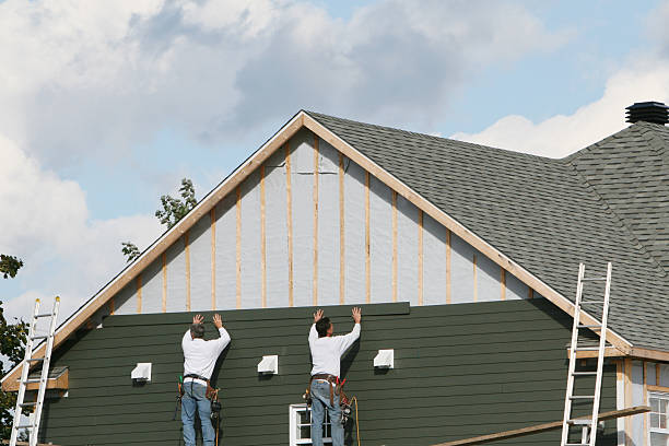 Professional Siding technician working in Yorktown, IN